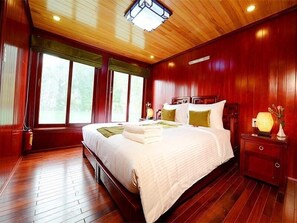 Habitación Deluxe, vista al mar | Minibar y caja de seguridad en la habitación 