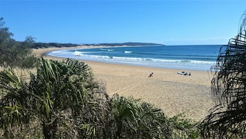 Am Strand, weißer Sandstrand