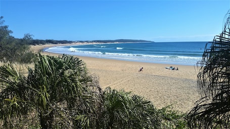 En la playa, arena blanca