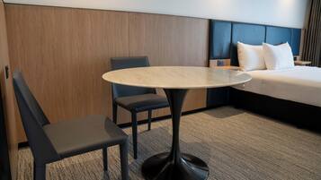 Deluxe Studio Suite | Living area