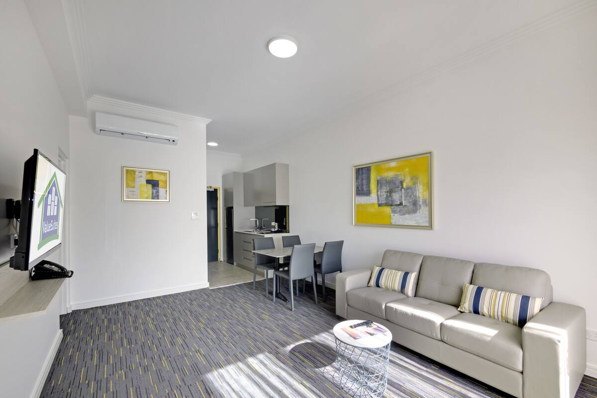 32-inch lcd tv with digital channels, tv