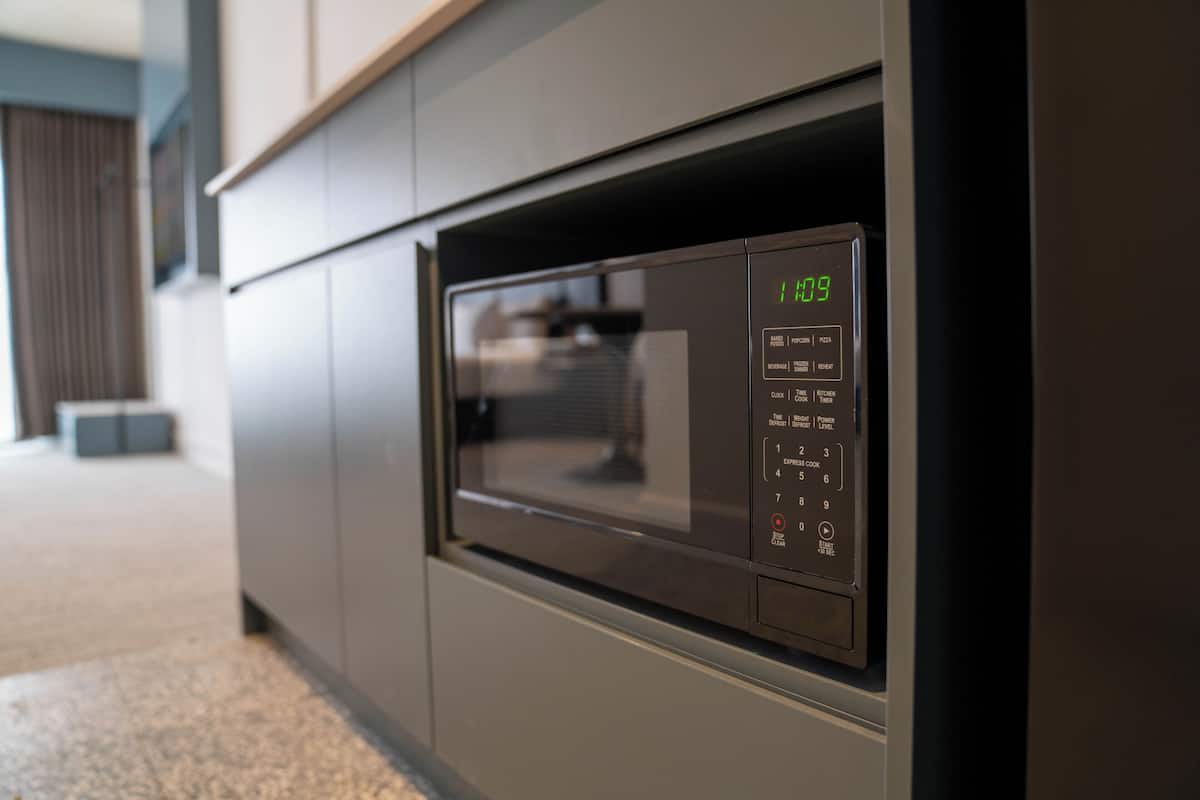 deluxe studio suite | private kitchen | fridge, microwave, coffee/tea maker, electric kettle