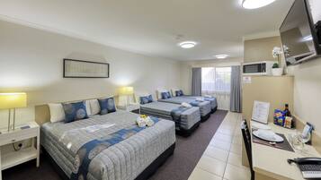 Down comforters, minibar, individually decorated, individually furnished