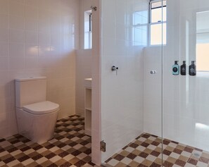 Standard Suite, Patio, Pool View | Bathroom
