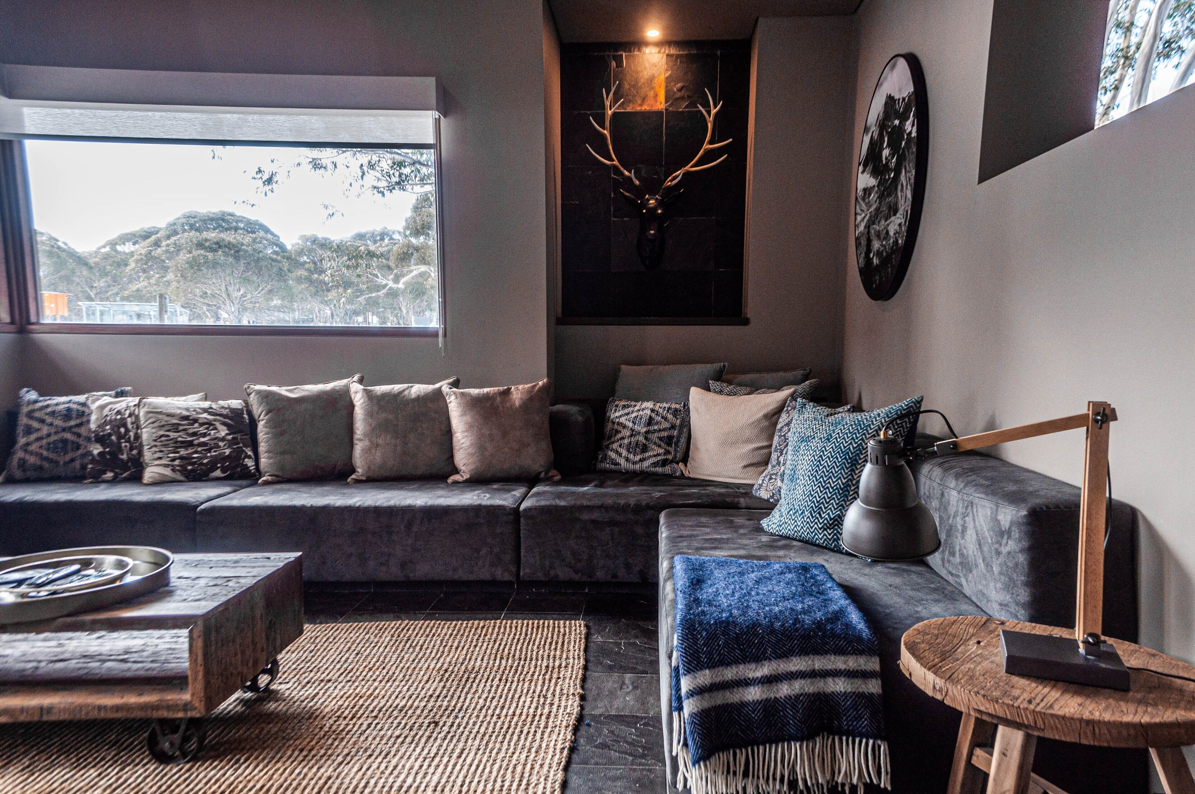 presidential suite, 4 bedrooms | living area | flat-screen tv