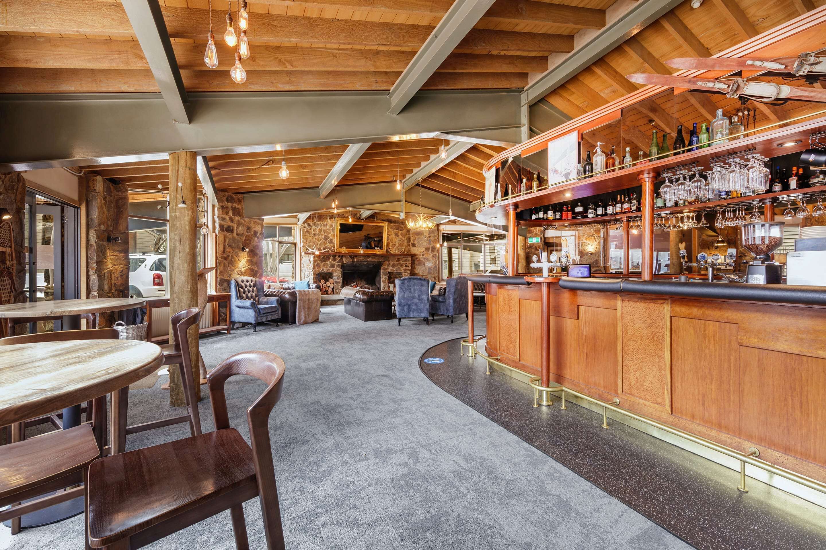 Lobby-lounge