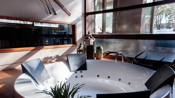 Presidential Suite, 4 Bedrooms | Private spa tub