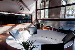 Presidential Suite, 4 Bedrooms | Private spa tub