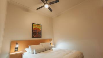 Suite, 3 soverom, kjøkken | Strykejern/-brett, wi-fi (inkludert) og sengetøy