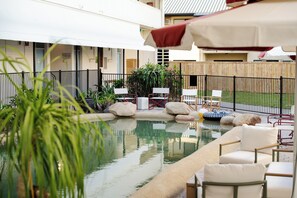 Outdoor pool - Hotel Allen (North Ward)