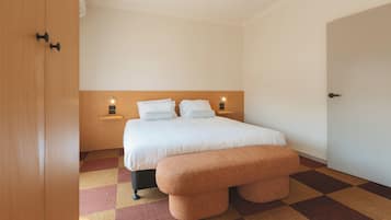 Two-Bedroom Suite with Balcony | Iron/ironing board, free WiFi, bed sheets