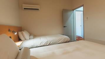 Iron/ironing board, free WiFi, bed sheets