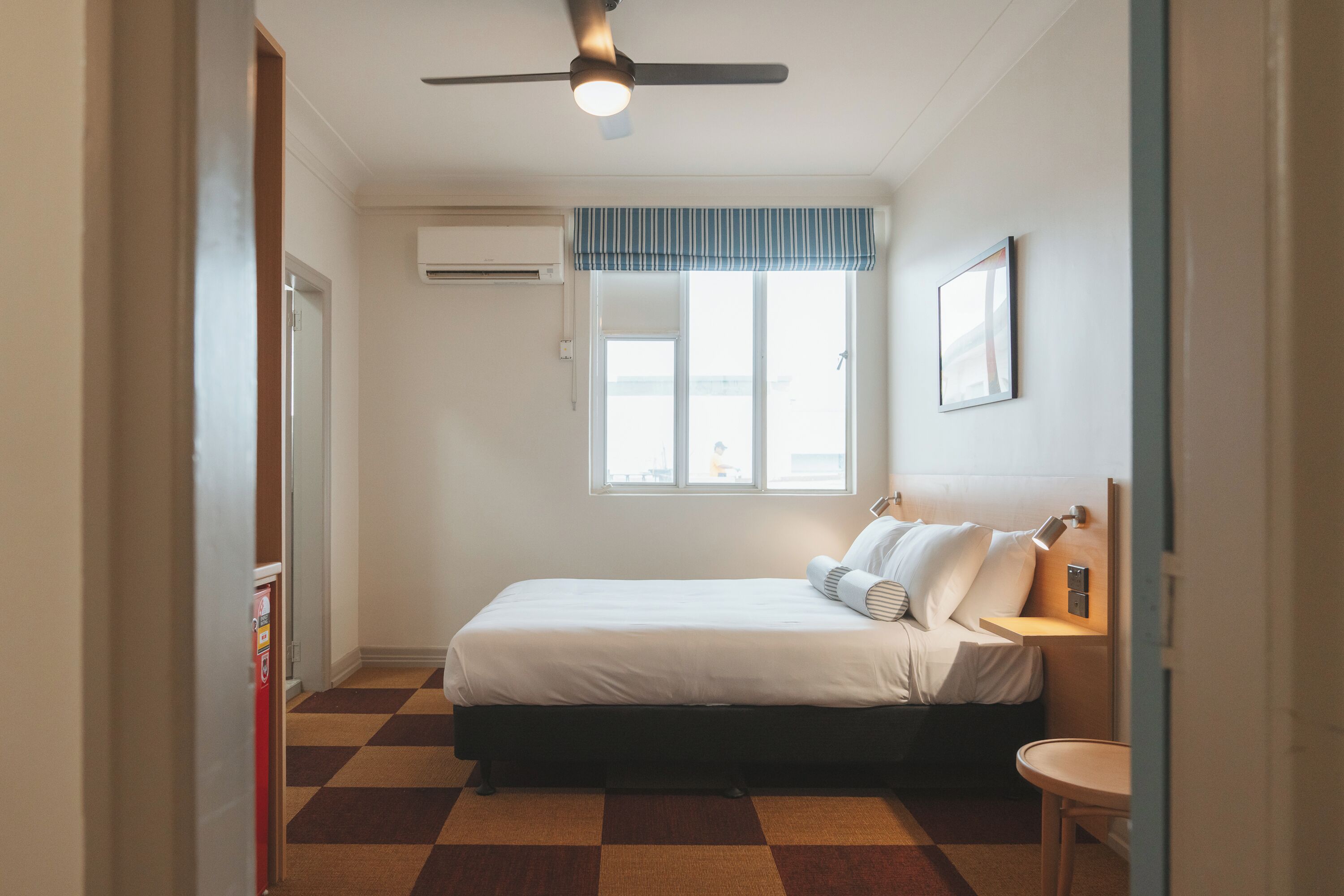 Standard Queen Room | Iron/ironing board, free WiFi, bed sheets