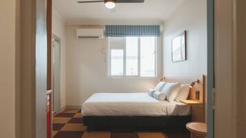 Standard Queen Room | Iron/ironing board, free WiFi, bed sheets