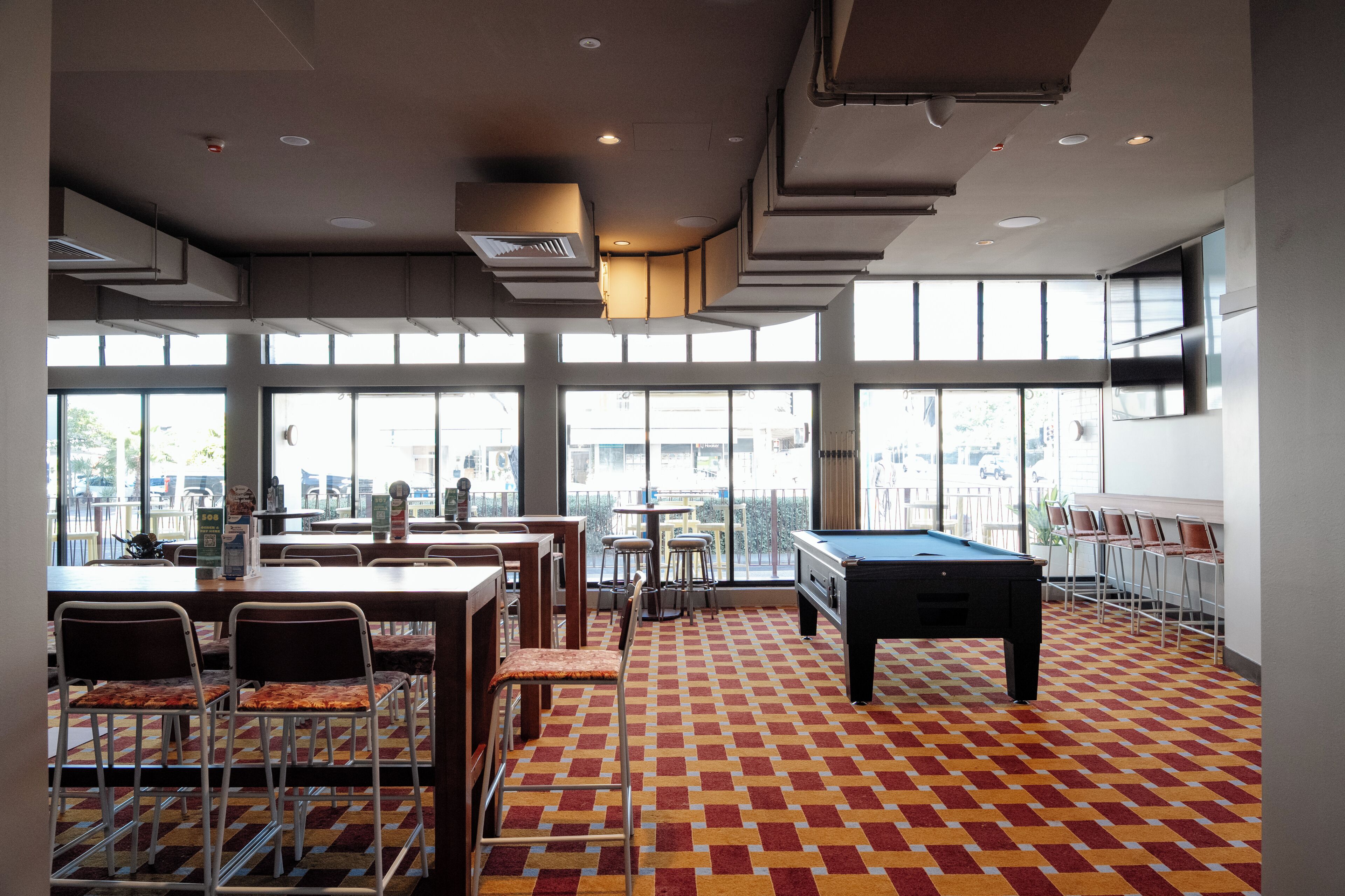 酒吧（店内）