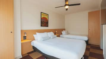 Suite, meerdere bedden | Een strijkplank/strijkijzer, gratis wifi, beddengoed