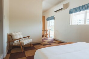 Queen Suite | Iron/ironing board, free WiFi, bed sheets - Hotel Allen (North Ward)