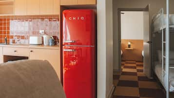 Suite, flere senger | Oppholdsområde | En 45-tommers smart-TV med digitale kanaler