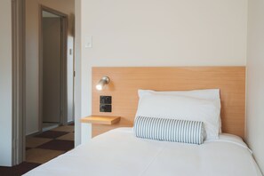 Enkeltrom | Strykejern/-brett, wi-fi (inkludert) og sengetøy