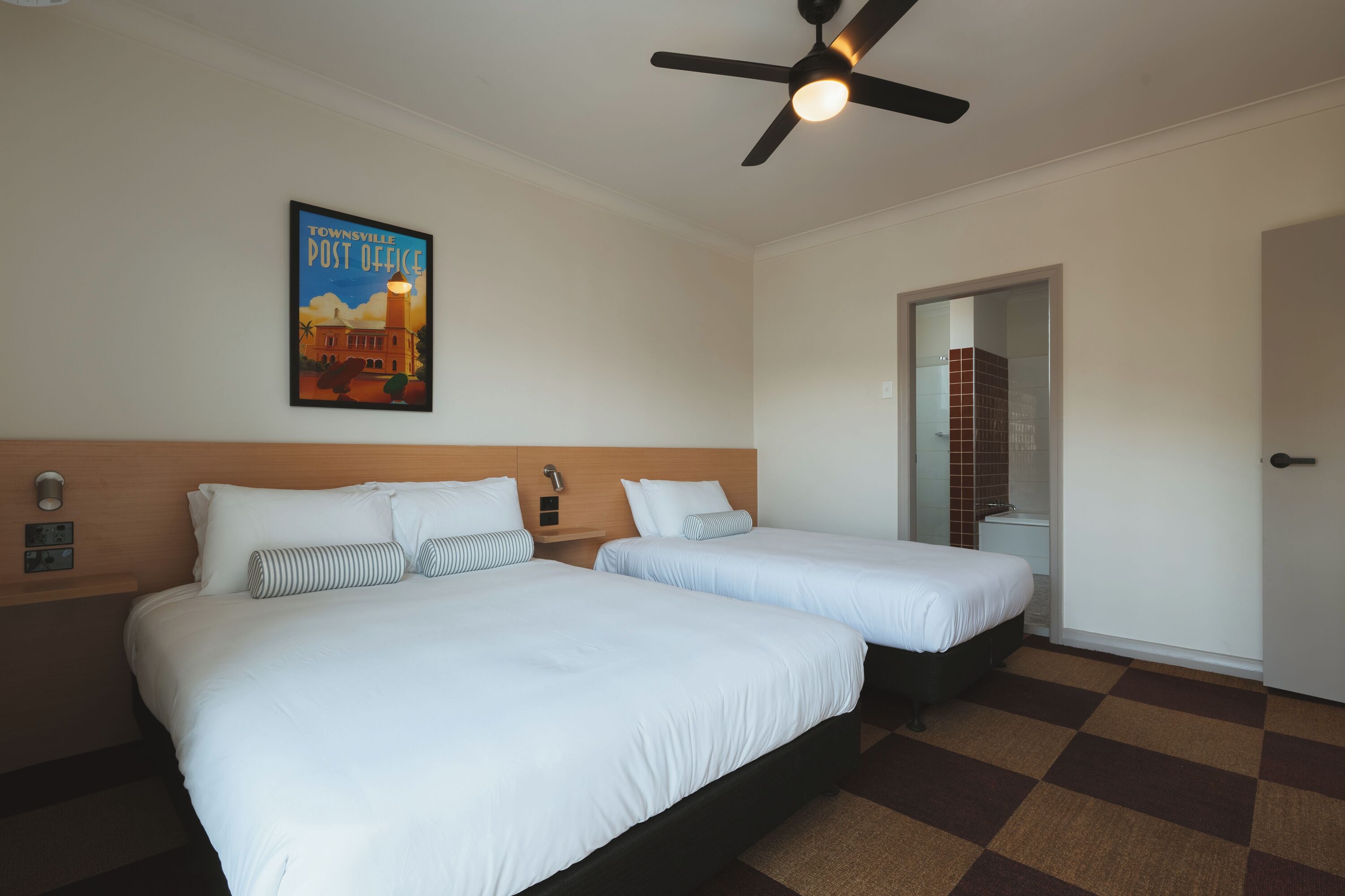 Deluxe Suite with Kitchen | Iron/ironing board, free WiFi, bed sheets