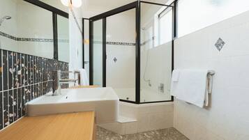 Suite - 3 soveværelser - køkken | Badeværelse | Hårtørrer, håndklæder, Sæbe, Shampoo