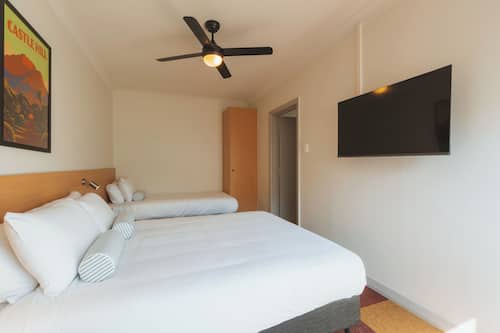 Family Suite | Iron/ironing board, free WiFi, bed sheets