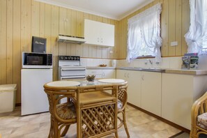 Studio | Cuisine privée | Grand réfrigérateur, micro-ondes, four, plaque de cuisson