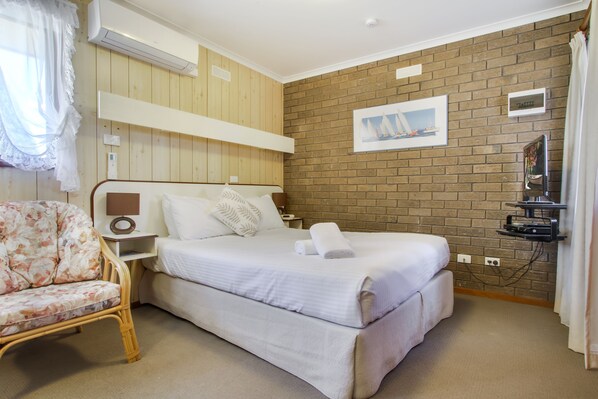 Studio | Bộ đồ giường cao cấp, bàn ủi/dụng cụ ủi quần áo