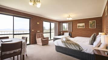 Chambre Familiale, balcon (Spa Room - Family 4) | Wi-Fi gratuit, draps fournis