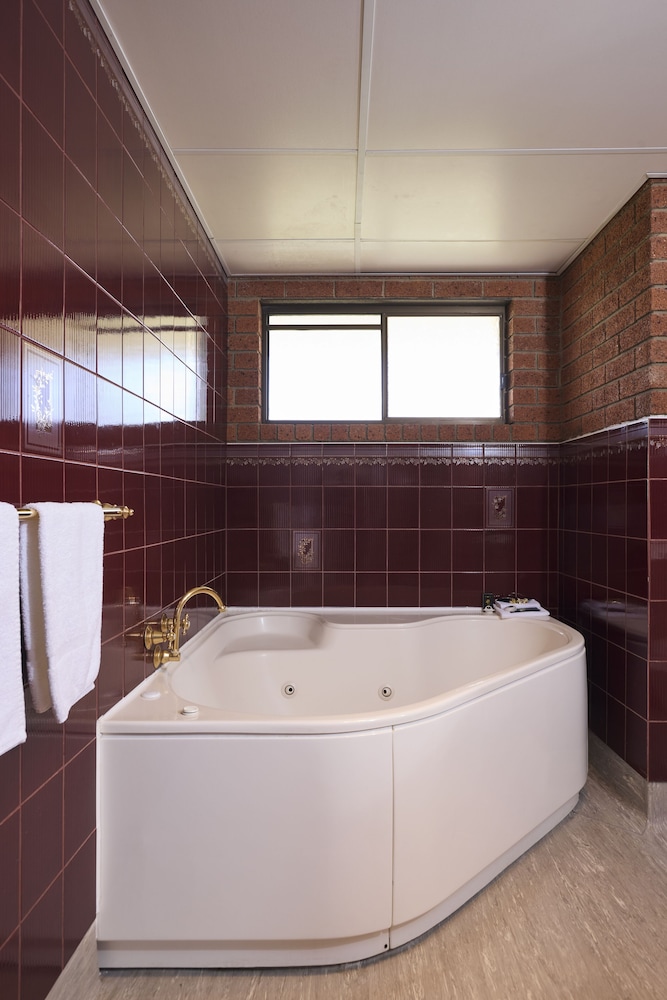 The Waterloo Hotel by null