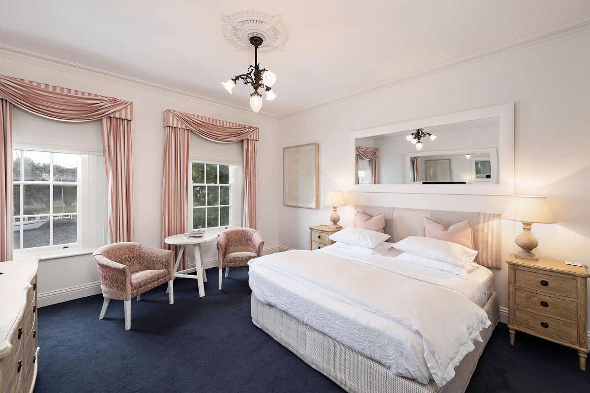 4. Courtyard Suite