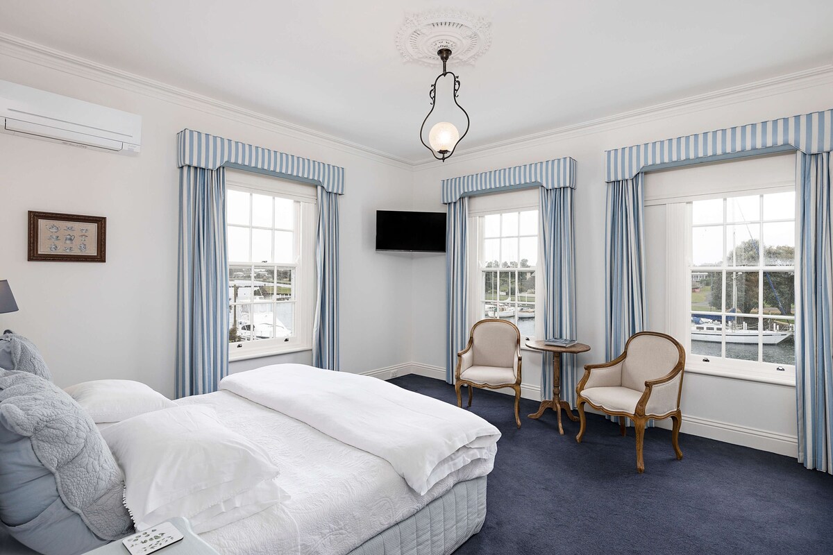 3. Courtyard Room - Upstairs