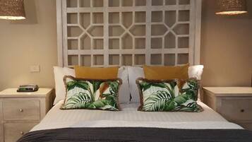 Deluxe Room | Desk, iron/ironing board, cribs/infant beds, free WiFi