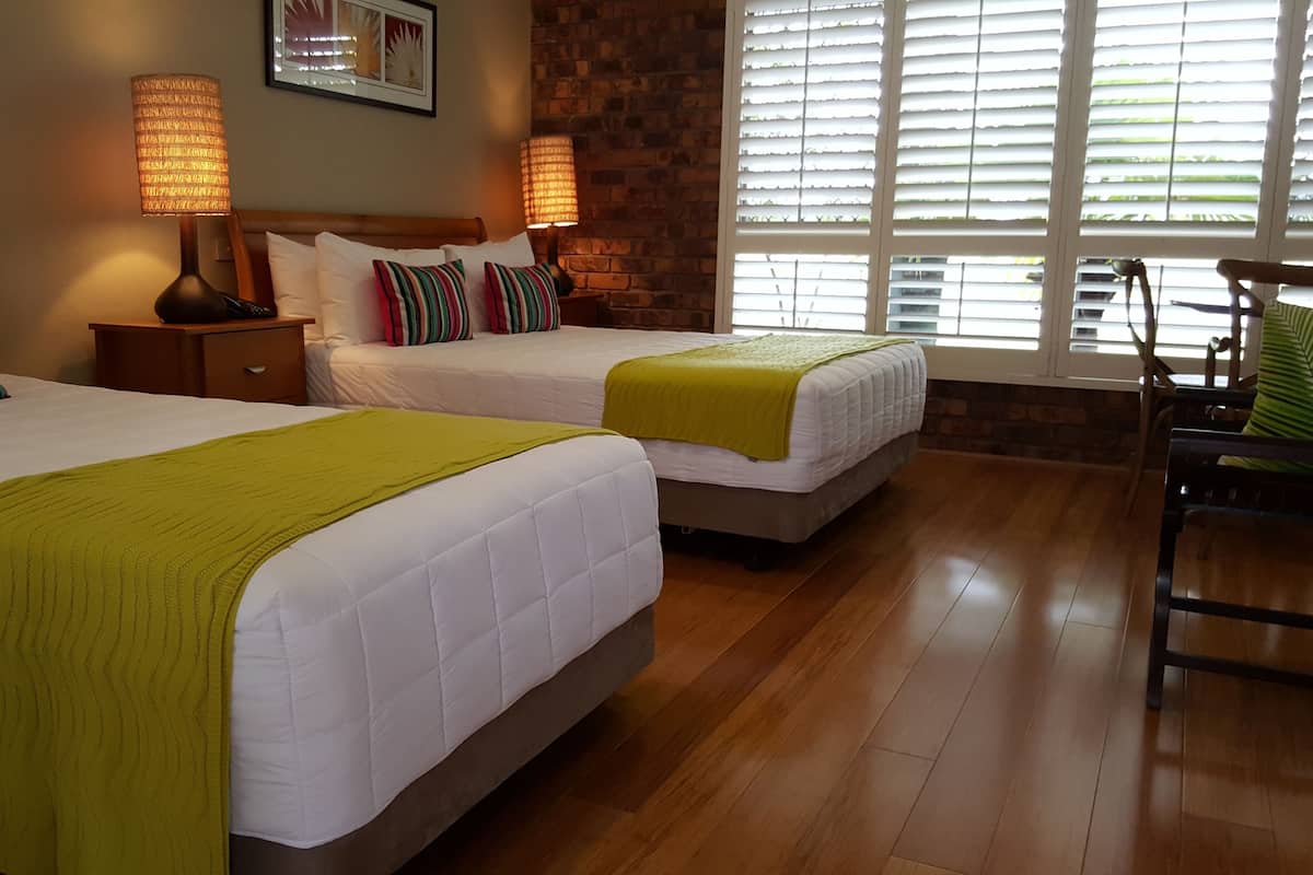 Twin Room | Desk, iron/ironing board, cribs/infant beds, free WiFi