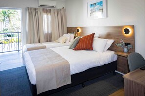 Standard Room | Desk, iron/ironing board, free WiFi, bed sheets - The Metropolitan Hotel (Mackay)