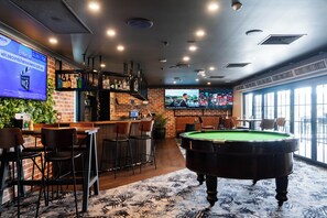 Lunch and dinner served - The Metropolitan Hotel (Mackay)