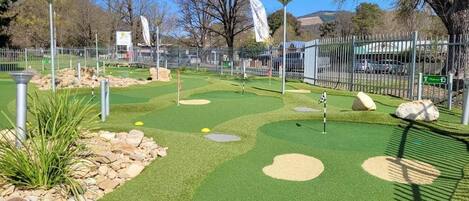 Mini-golf