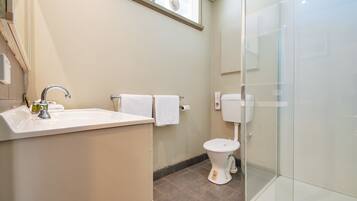 Family Room | Bathroom