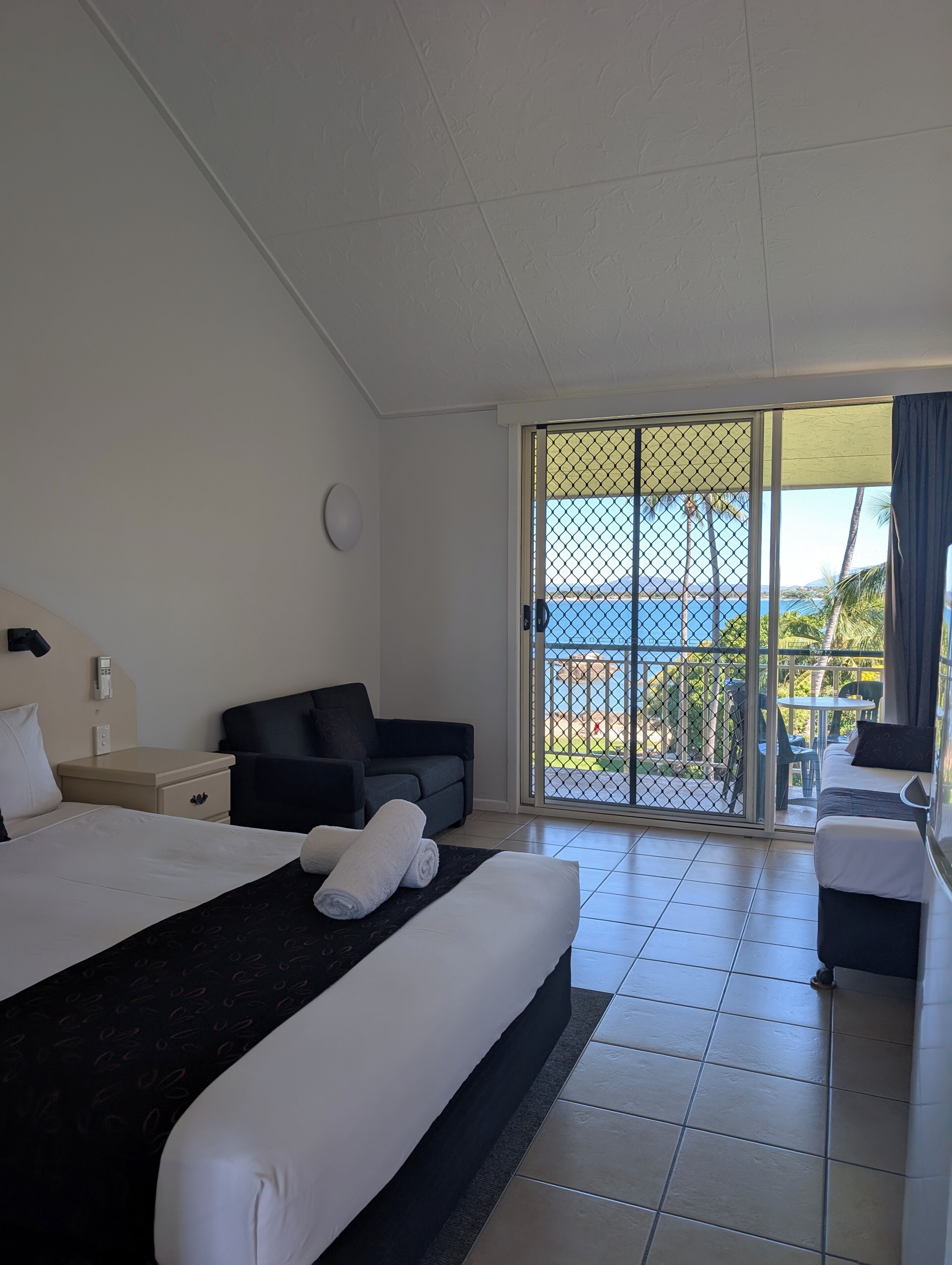 Twin Room, Non Smoking, Ocean View | Individually decorated, individually furnished, desk, blackout curtains