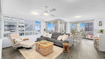 Two Bedroom Penthouse with Ocean View | Living area