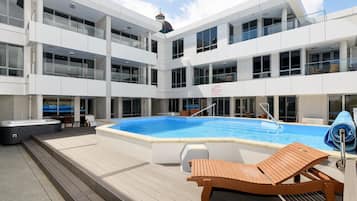 Kolam renang outdoor