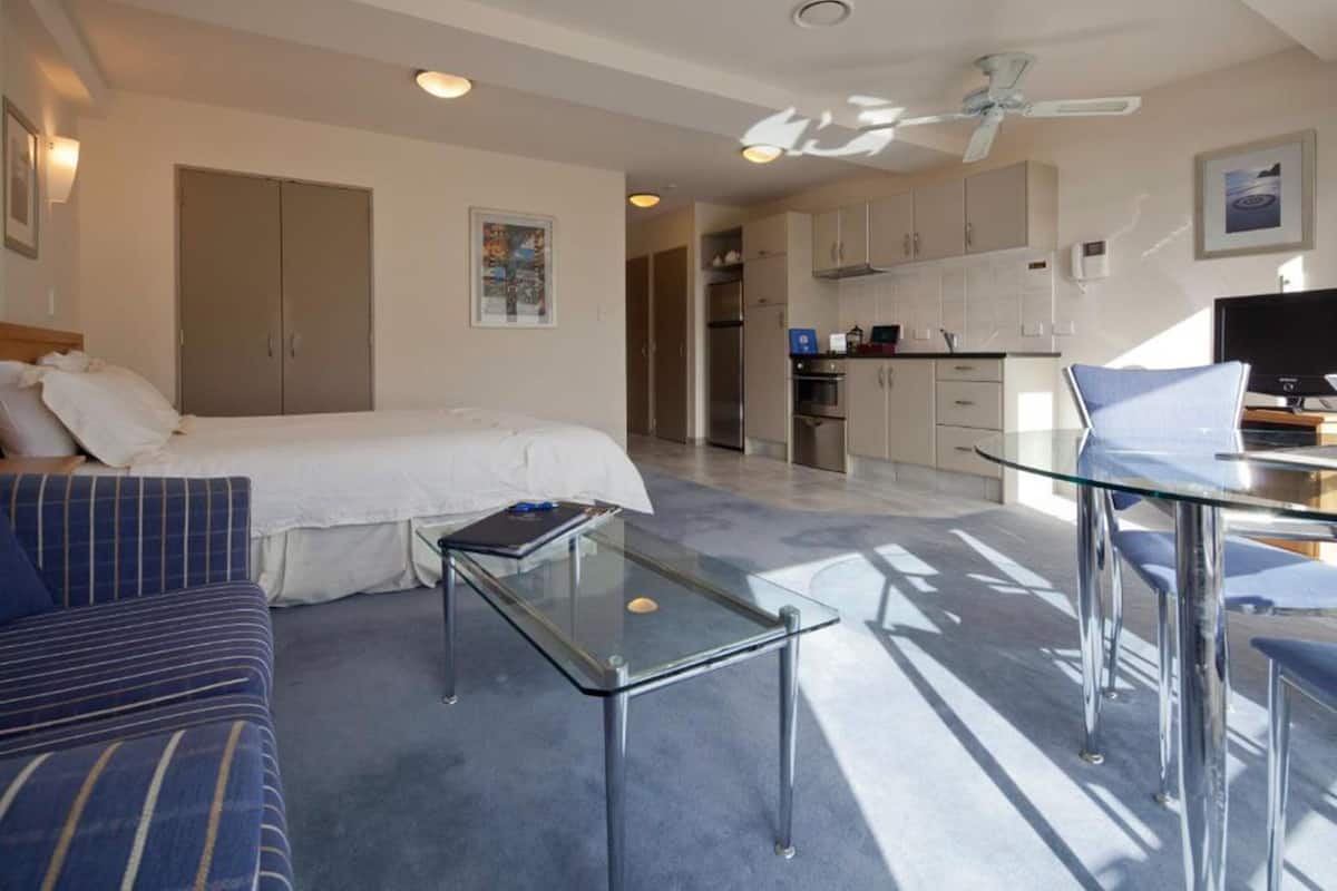 Standard-Studio, Küche (Studio Apartment) | Zustellbetten, kostenloses WLAN