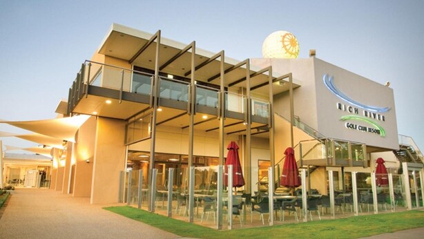 A modern building with a sign reading "Rich River Golf Club Resort". - Rich River Golf Club Resort (Moama)