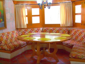 小屋 | 客房内用餐