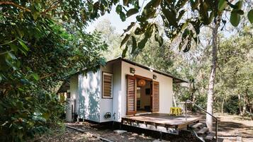 Pintu masuk properti
