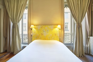 Signature Double Room | 10 bedrooms, desk, blackout drapes, soundproofing