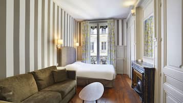 10 chambres, bureau, rideaux occultants, chambres insonorisées