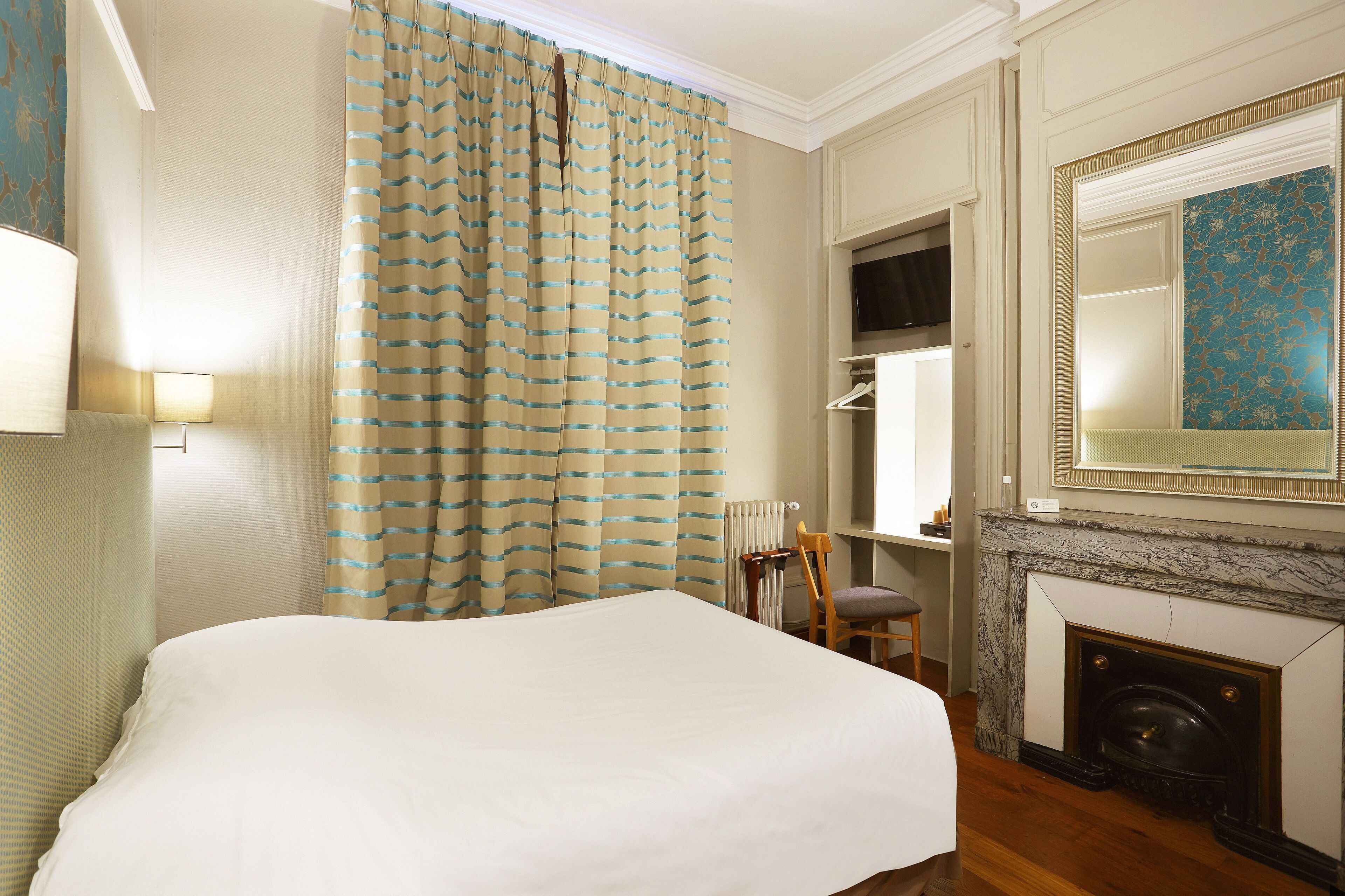 10 bedrooms, desk, blackout drapes, soundproofing