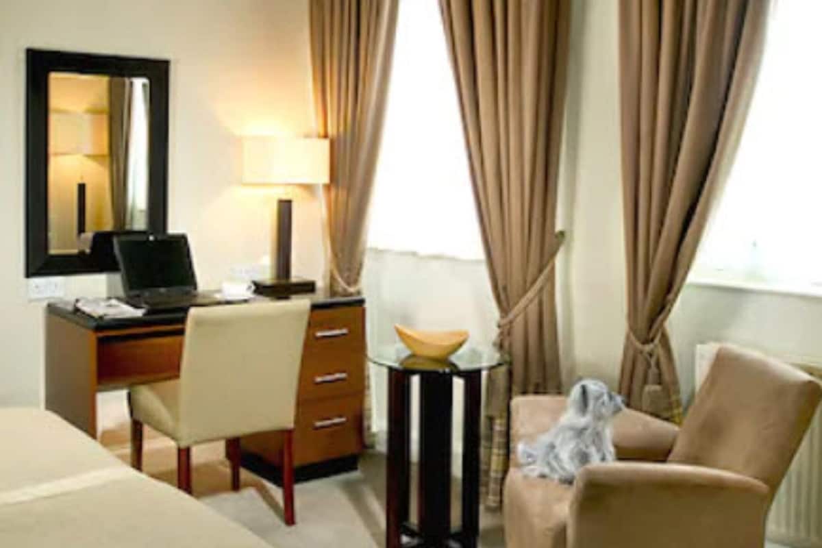 Double Room | Iron/ironing board, free WiFi, bed sheets