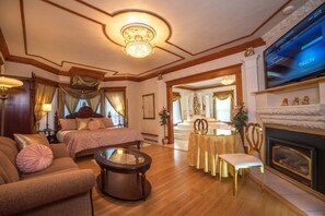 Room (Imperial Palace) | Premium bedding, individually decorated, individually furnished - The Anniversary Inn Logan (Logan)